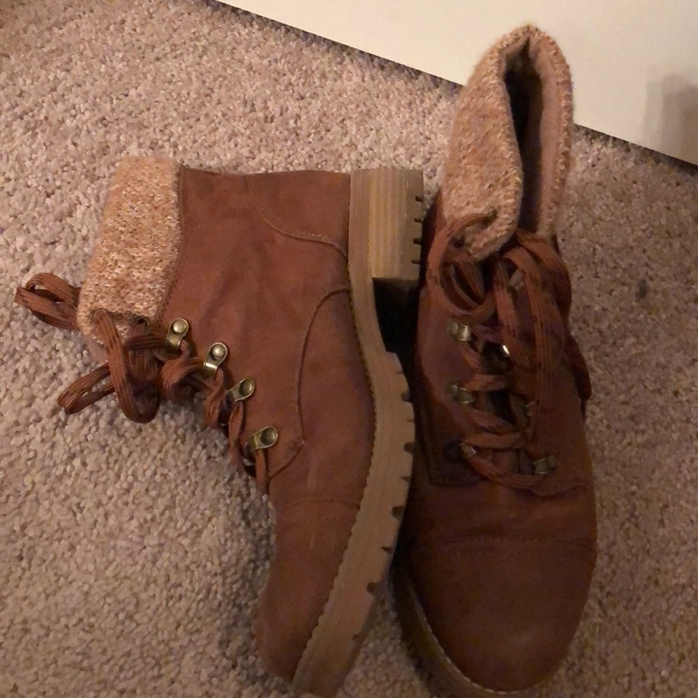 Brown lace up boots.
